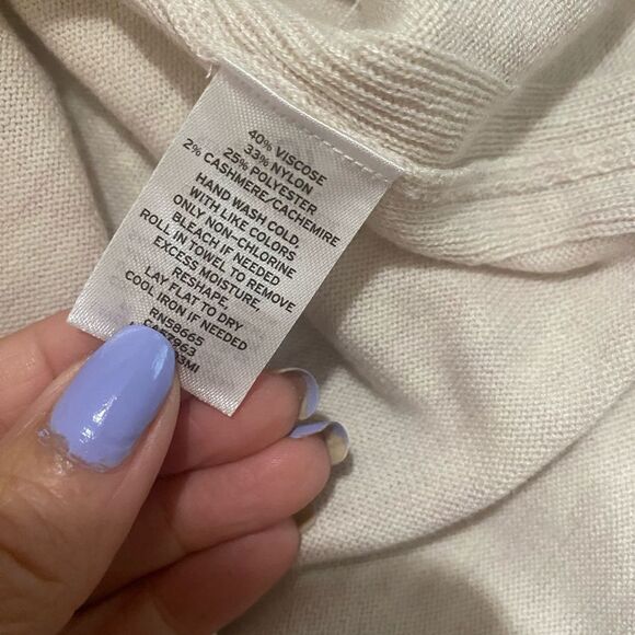 NWT Chelsea28 V-Neck Cashmere Mix Sweater Sz S - Picture 5 of 5